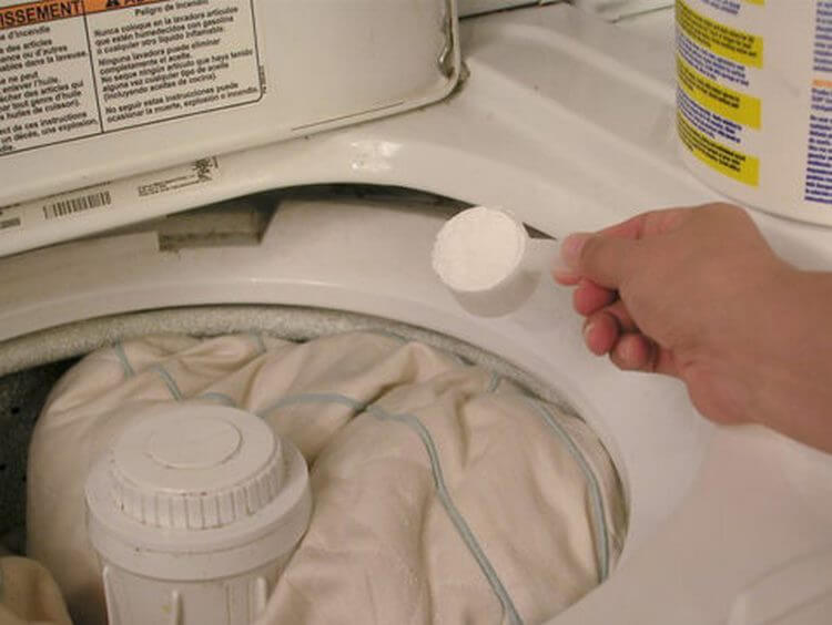 Можно постирать подушку в стиральной машине. Стирка подушек в стиральной машине. Машинка для стирки подушек. Стирать перьевые подушки в стиральной машине. Стирка перьевых подушек в стиральной машине.
