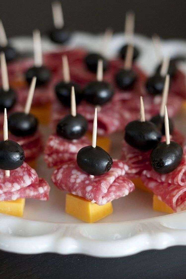 Канапе на шпажках на праздничный стол простые рецепты с фото пошагово с сыром и маслинами